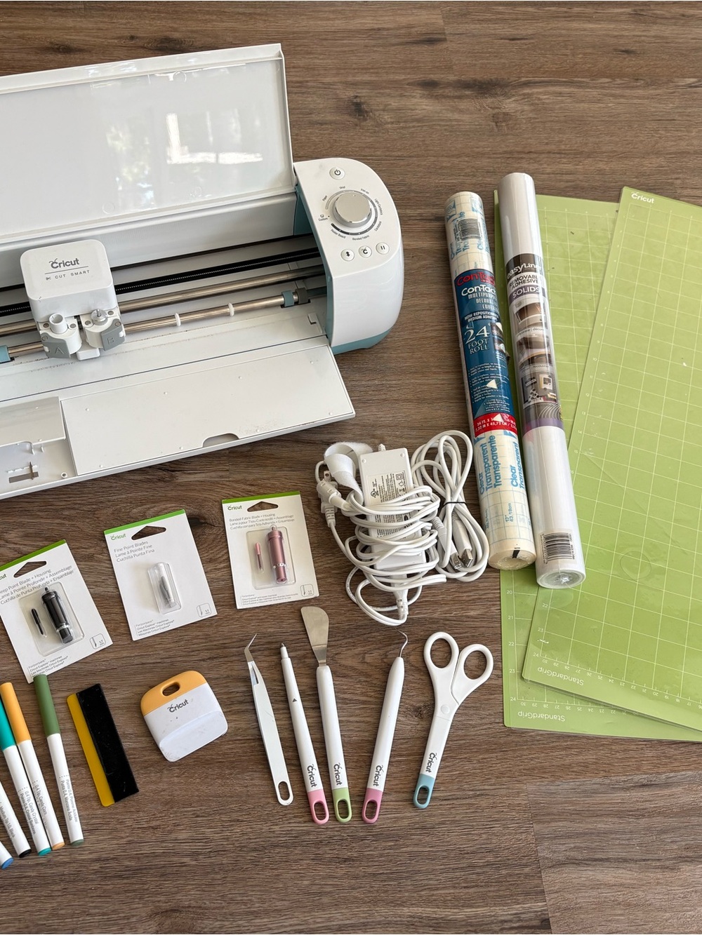 Cricut Explore Air Cutting Machine Bundle with Green Mats